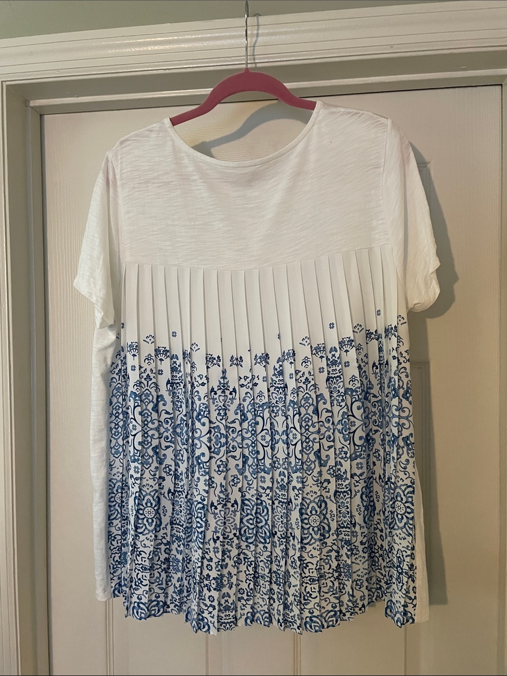 Chico's White Top with Blue Printed Pleated Back Panel - Size 2 (Large or 12)